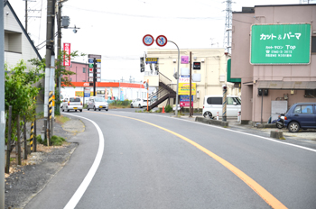 カット＆パーマの看板が見えたら